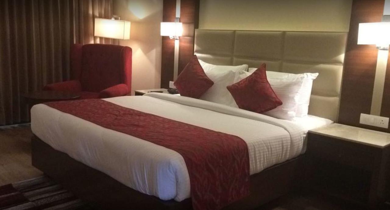 Continent Hotel Nawanshahr Nawashahr ภายนอก รูปภาพ