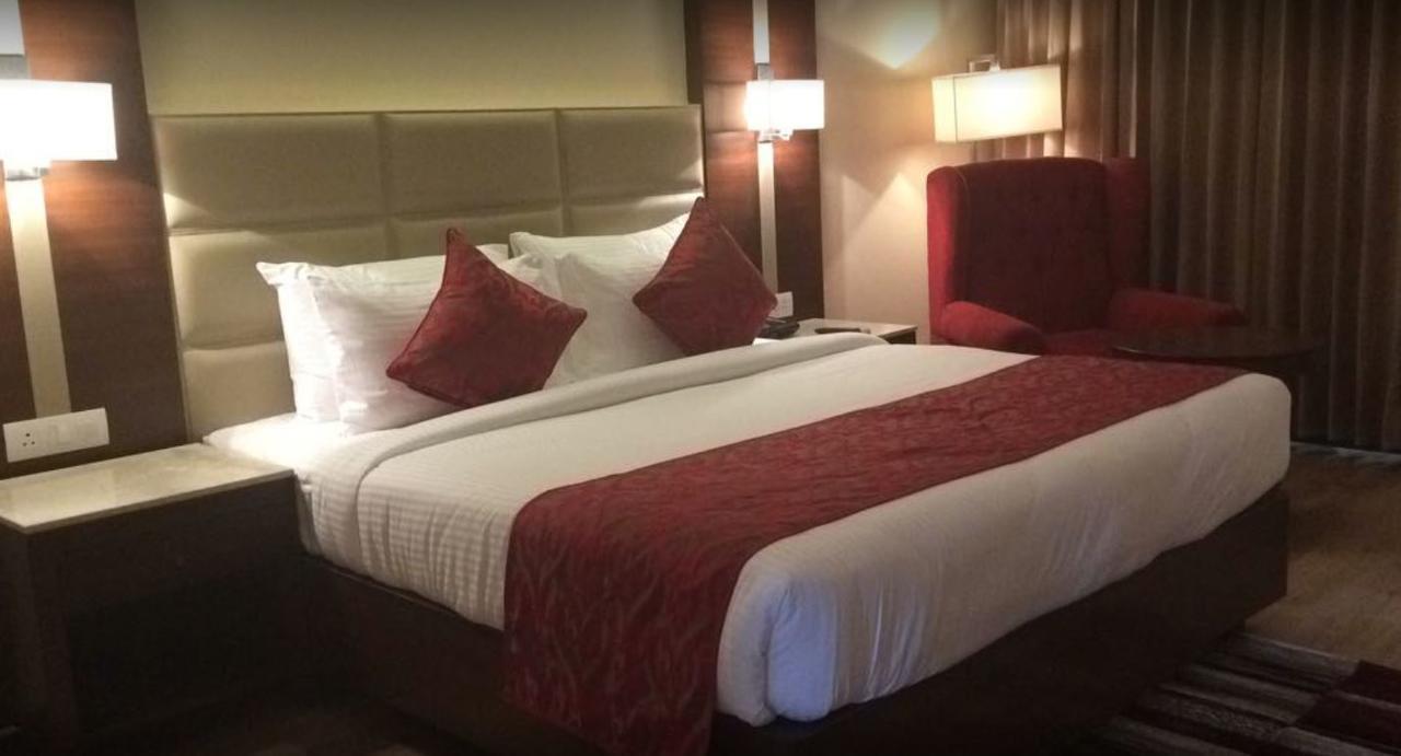 Continent Hotel Nawanshahr Nawashahr ภายนอก รูปภาพ